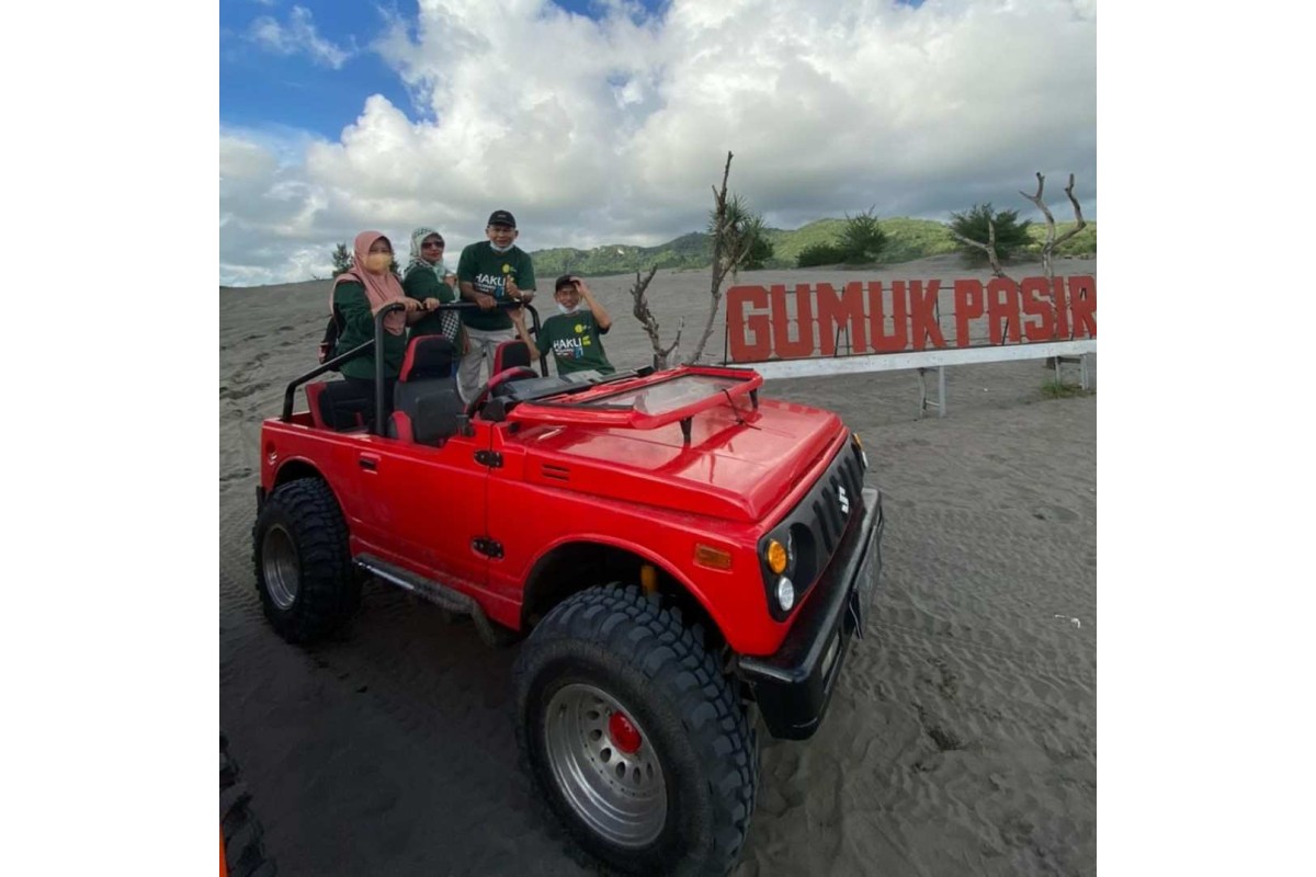 Wisata Jeep  Gumuk Pasir