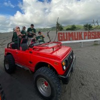 Wisata Jeep  Gumuk Pasir