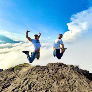 https://windowtraveler.com/image/cache/catalog/Adventure/trekkinBali/pict5-300x300.jpg