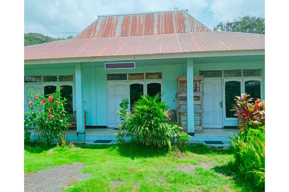 Daniel Lodge Moni - Kelimutu