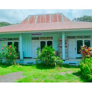 Daniel Lodge Moni - Kelimutu