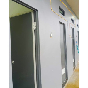 https://windowtraveler.com/image/cache/catalog/Akomodasi/Nimo%20tea%20resort/toilet(1)-300x300.jpg