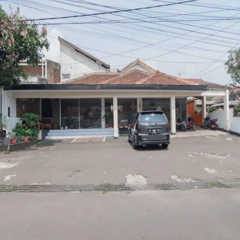 RedDoorz Syariah dekat BTC Fashion Mall (Family Room)