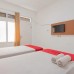 RedDoorz Syariah dekat BTC Fashion Mall (Twin Room)