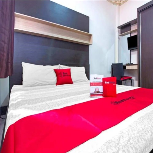 RedDoorz PlusDekat  Isola UPI