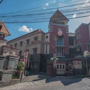 RedDoorz dekat Setrasari Mall 2