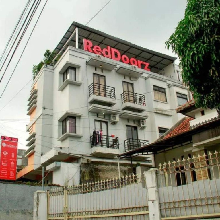 RedDoorz Dekat Telkom Corporate University