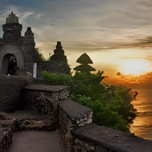 https://windowtraveler.com/image/cache/catalog/Indonesia%20Travel%20Marketplace/Ade%20D%20Bali/pura%20uluwatu1-300x300.png