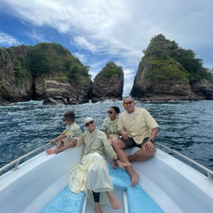 https://windowtraveler.com/image/cache/catalog/Indonesia%20Travel%20Marketplace/Opentrip/OTwayanxjbd2-300x300.jpeg