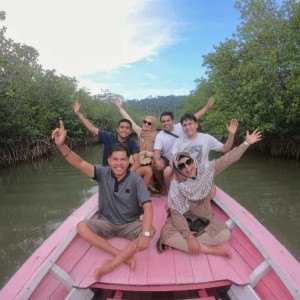https://windowtraveler.com/image/cache/catalog/Indonesia%20Travel%20Marketplace/mandeh/pict2-300x300.jpg