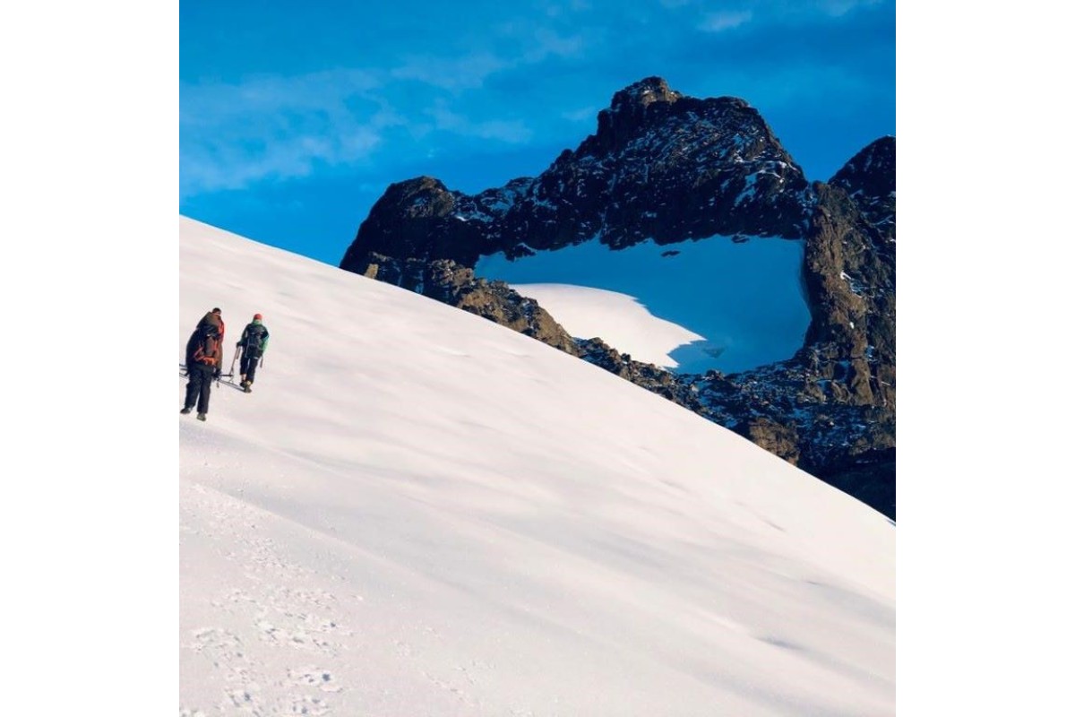 Mendaki Gunung RWENZORI 9 Hari 