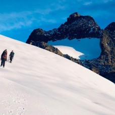 Mendaki Gunung RWENZORI 9 Hari 