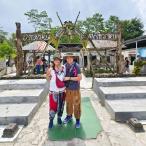 https://windowtraveler.com/image/cache/catalog/tourtravel/%20Jogja%20Duta%20Wisata/jdw3-300x300.jpg