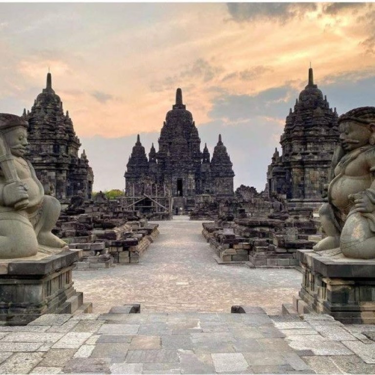 Tour Candi Prambanan and Borobudur