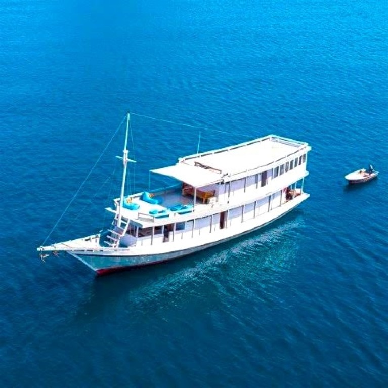 OPEN TRIP 2H1M  KAPAL PHINISI DARI LABUAN BAJO (Sharing Trip) 