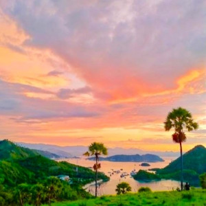 https://windowtraveler.com/image/cache/catalog/tourtravel/Komodo%20Explorer/ke23-300x300.jpg