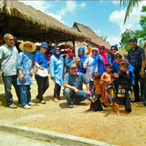 https://windowtraveler.com/image/cache/catalog/tourtravel/PT%20Silah%20lombok/ST1-300x300.jpg