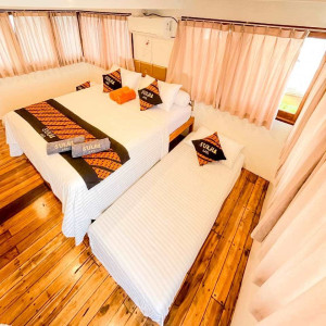 https://windowtraveler.com/image/cache/catalog/tourtravel/Sukha%20Sail/ss7-300x300.jpg